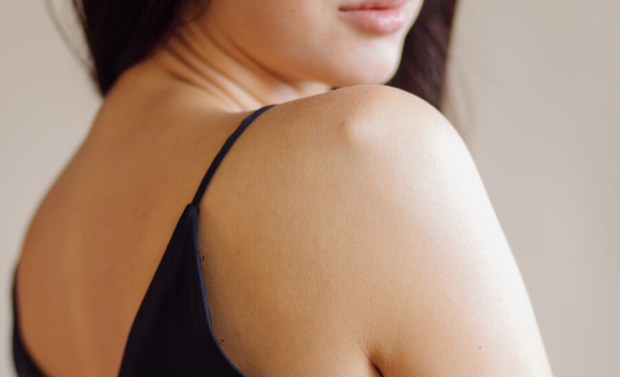 肩幅を目立たせないコツ