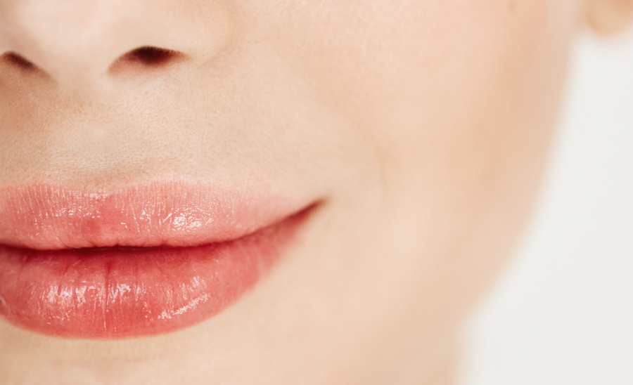 ビジネスシーンに適したナチュラルリップ