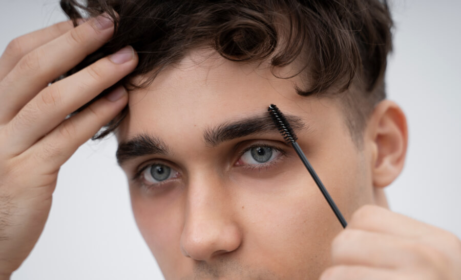 眉毛を女性らしく整える印象チェンジ